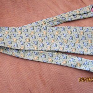 Vineyard Vines mens designer tie Horse & Dog motif